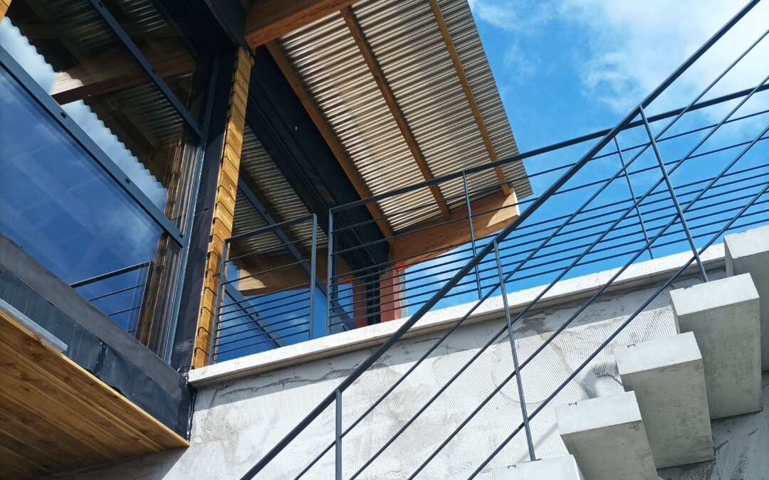 CLOS COUVERT Mi pilotis Mi sol – philippe gravier architecte dplg